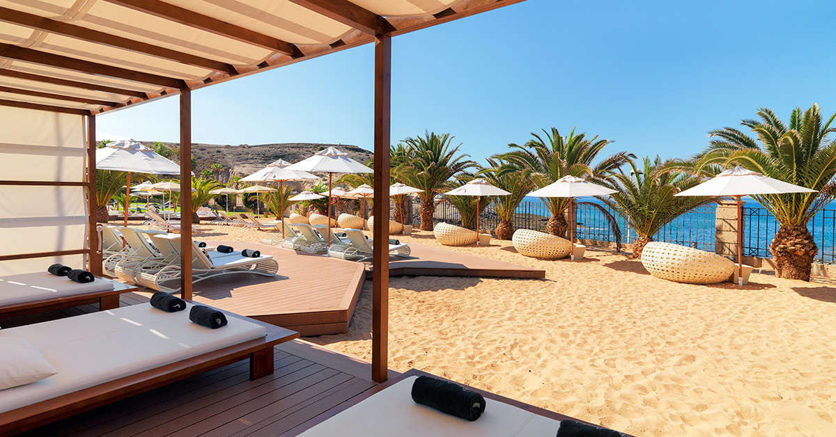 Een foto van het terras bij H10 Costa Adeje Palace