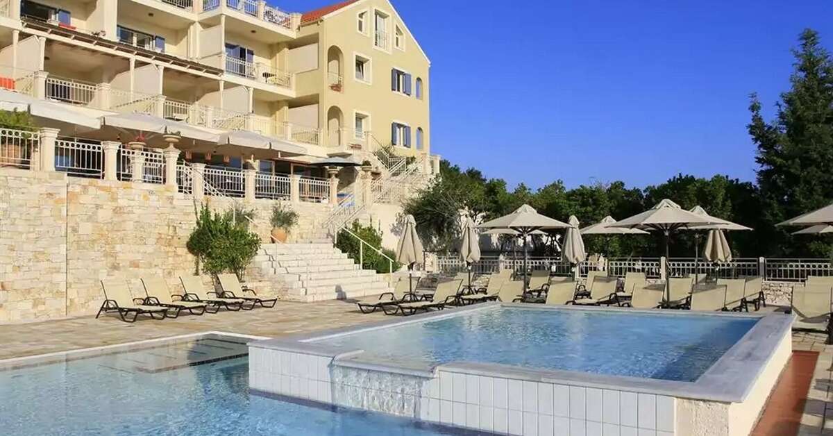Een foto van het zwembad bij Almyra Hotel