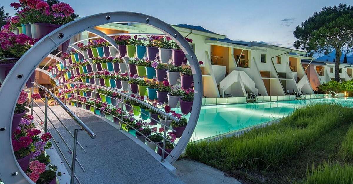 Een foto van de buitenkant van Rixos Sungate