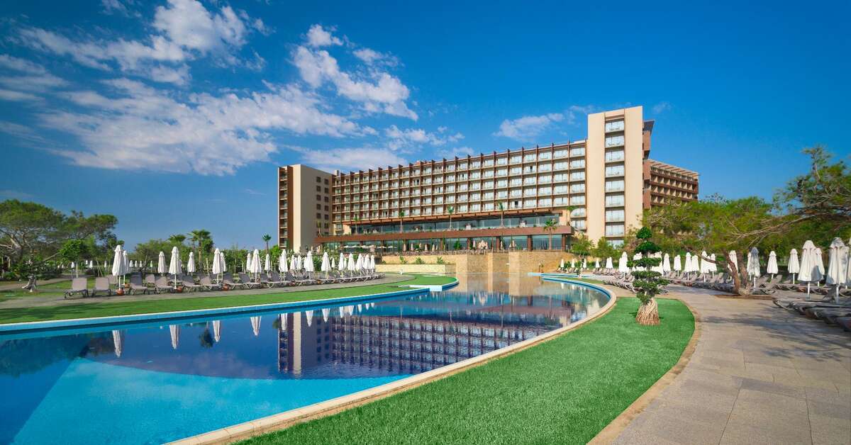 Een foto van het zwembad bij Concorde Luxury Resort