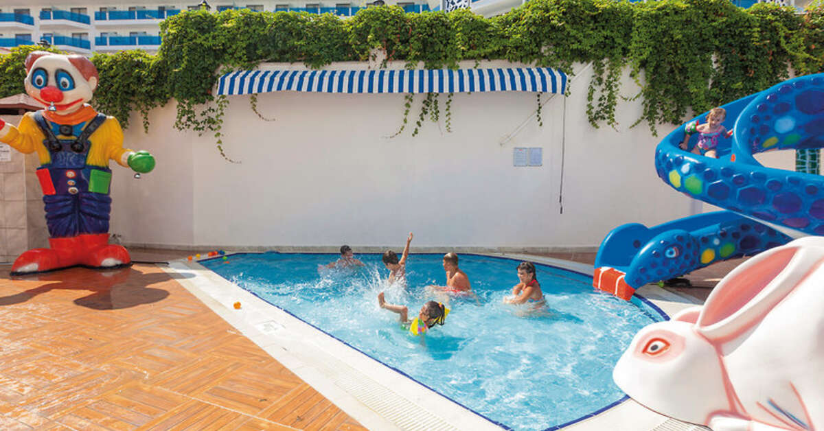 Een foto van het zwembad bij Narcia Resort Side