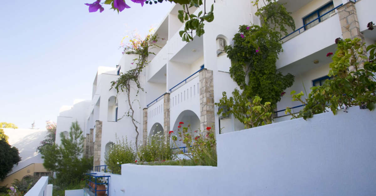 Een foto van de buitenkant van Ekaterini Hotel