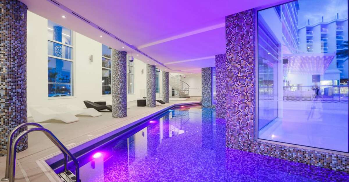 Een foto van het zwembad bij Vassos Nissi Plage Hotel