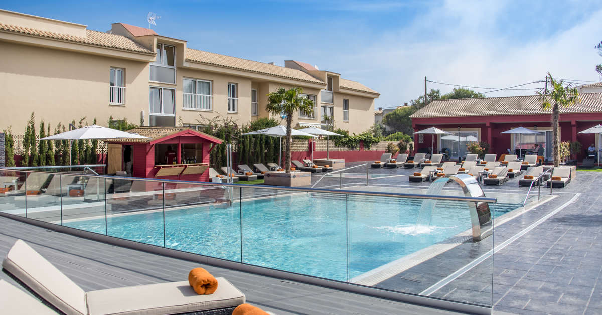 Een foto van het zwembad bij Holiday Paradise Residencial