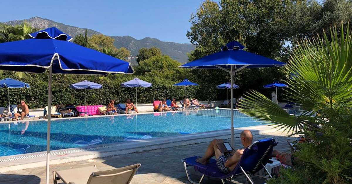 Een foto van het zwembad bij Ipsos Beach Hotel
