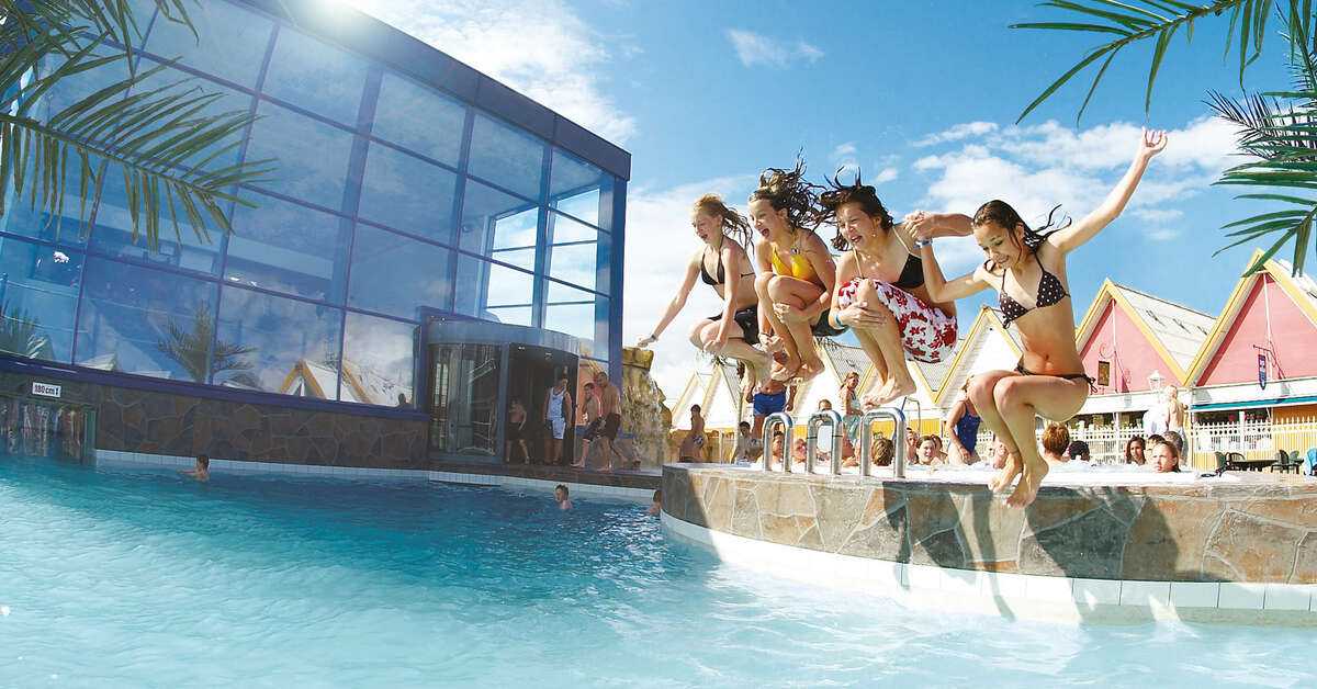 Een foto van het zwembad bij Vakantiepark Lalandia Rødby