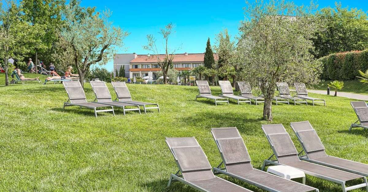 Een foto van het terras bij Residence Eden