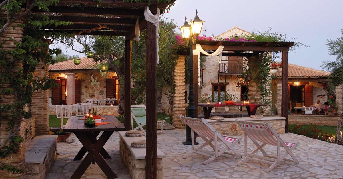 Een foto van het terras bij Paliokaliva Village
