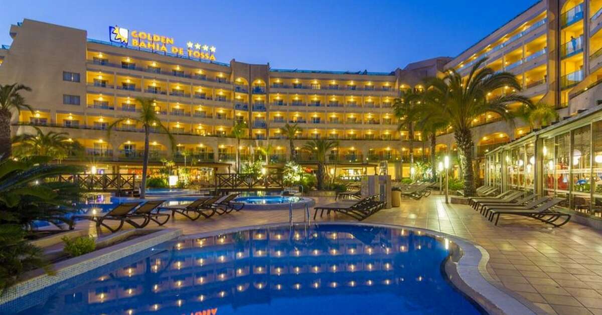 Een foto van het zwembad bij Golden Bahia de Tossa & Spa