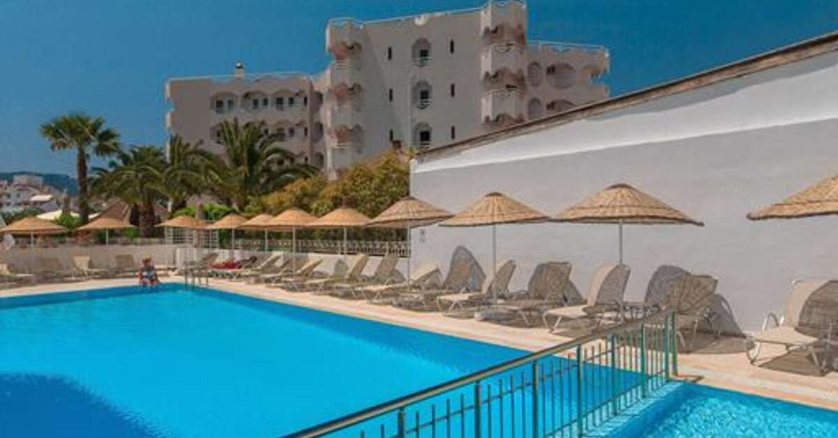 Ein Foto The Beachfront Hotel