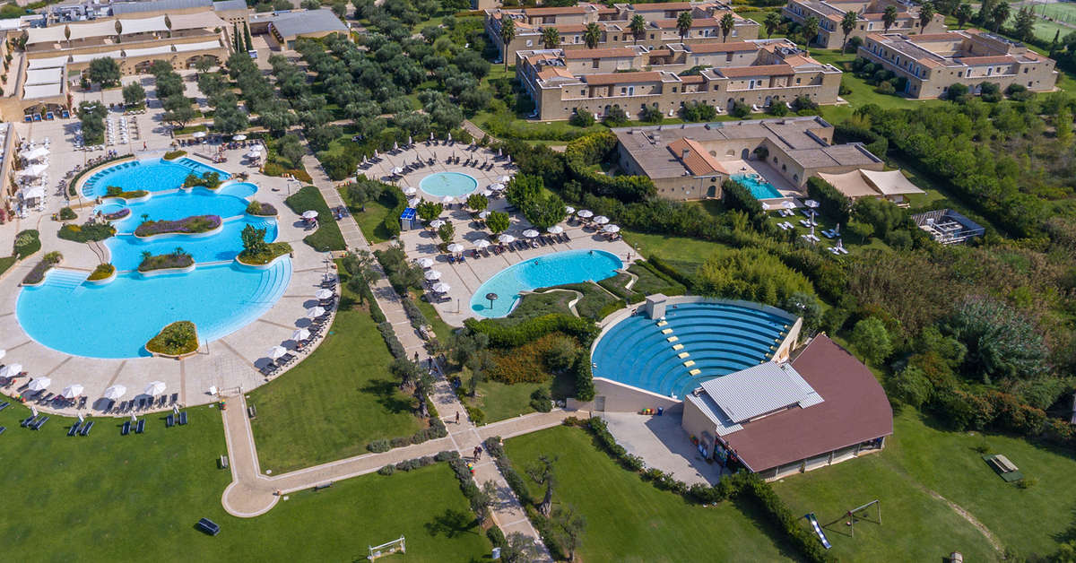 Een foto van het zwembad bij Vivosa Apulia Resort