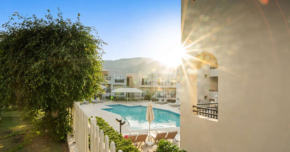 Ein Foto vom Pool im Rainbow Apartments