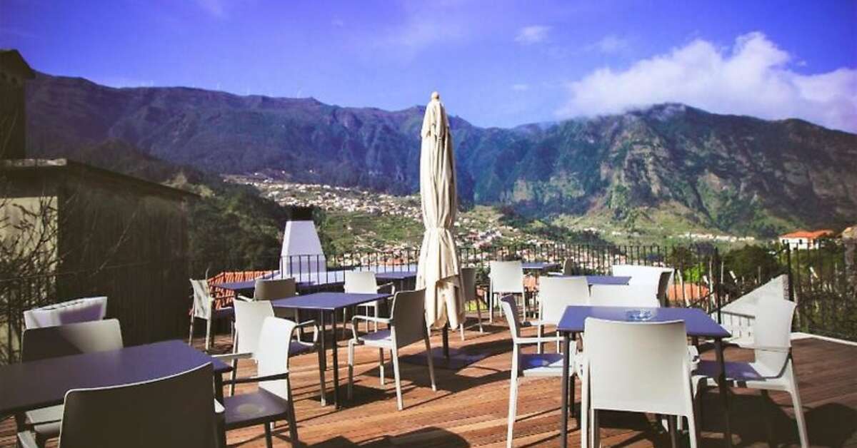 Een foto van het terras bij Solar da Bica