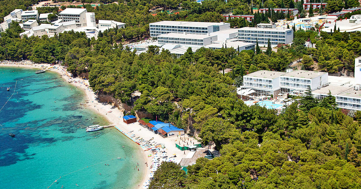 Een foto van de buitenkant van Bluesun Hotel Borak