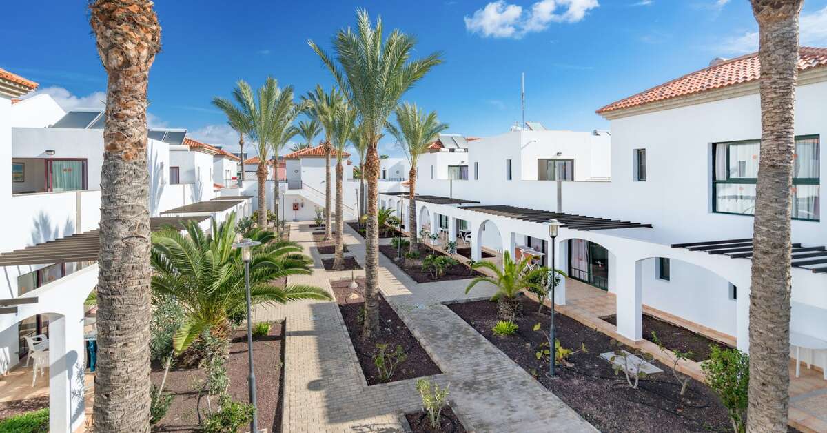 Een foto van de buitenkant van Broncemar Beach Aparthotel