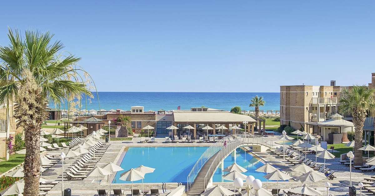Een foto van het zwembad bij Bella Beach Hotel