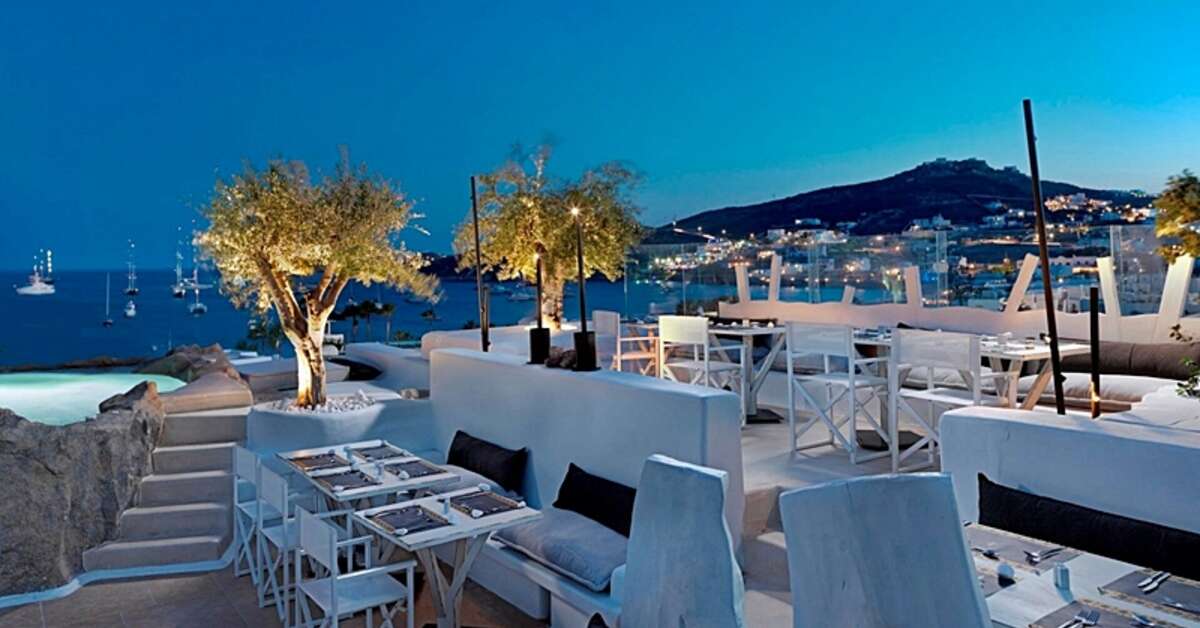 Een foto van het terras bij Kove Mykonos - A Myconian Collection Hotel