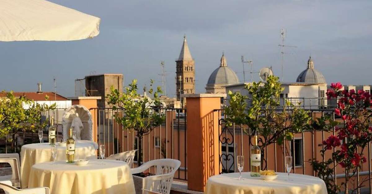 Een foto van het terras bij Hotel Torino
