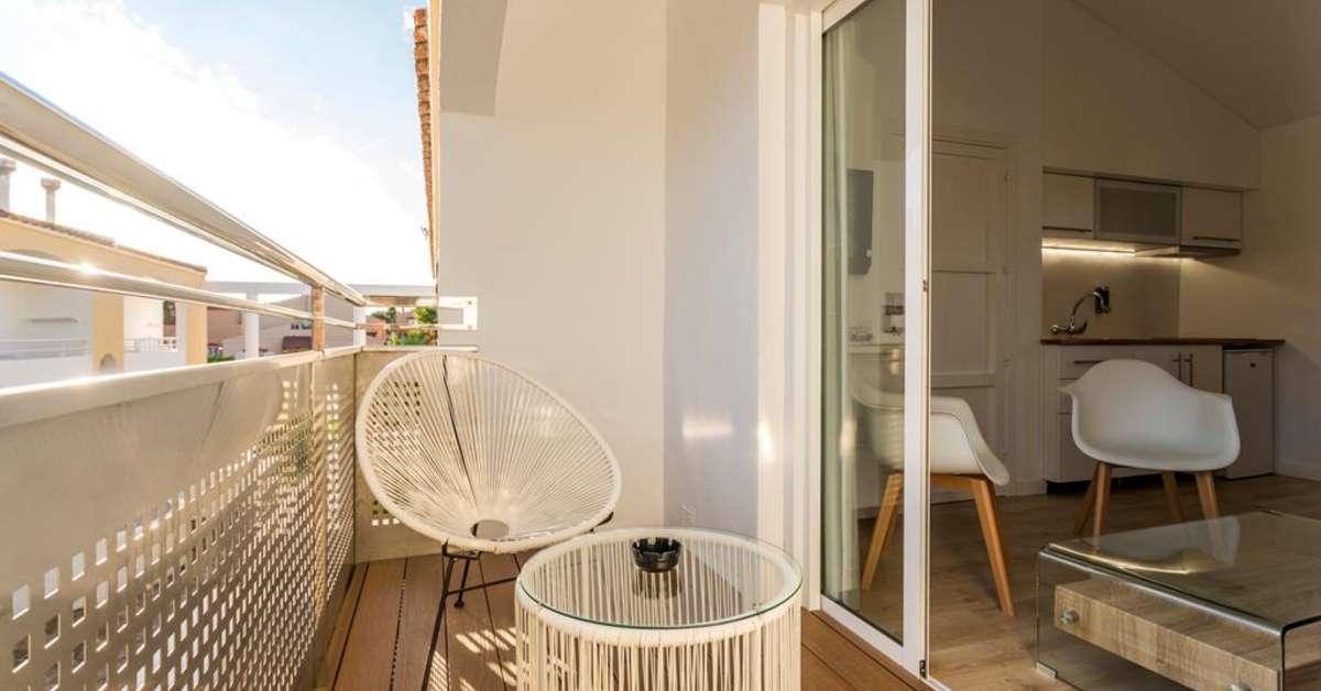 Een foto van het terras bij Cales de Ponent Appartementen