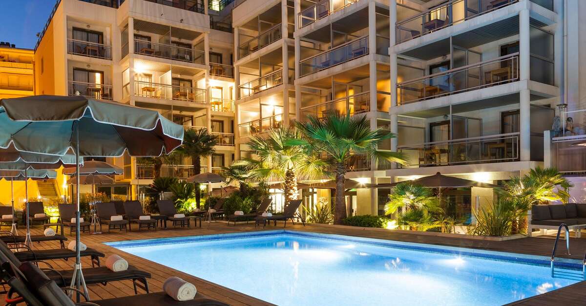 Een foto van het zwembad bij Neho Suites Cannes Croisette