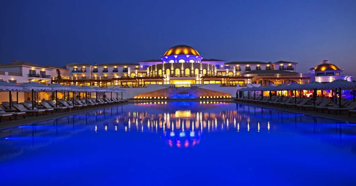 Een foto van het zwembad bij Mitsis Laguna Resort & Spa