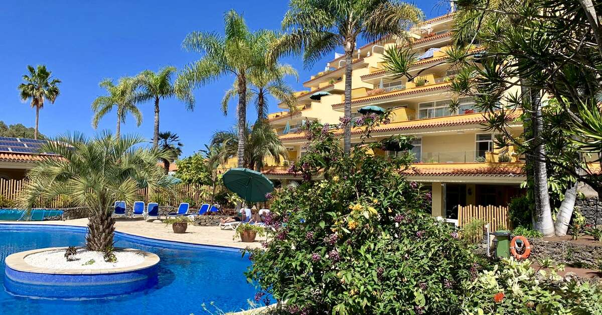 Een foto van het zwembad bij Aparthotel Tigaiga Suites