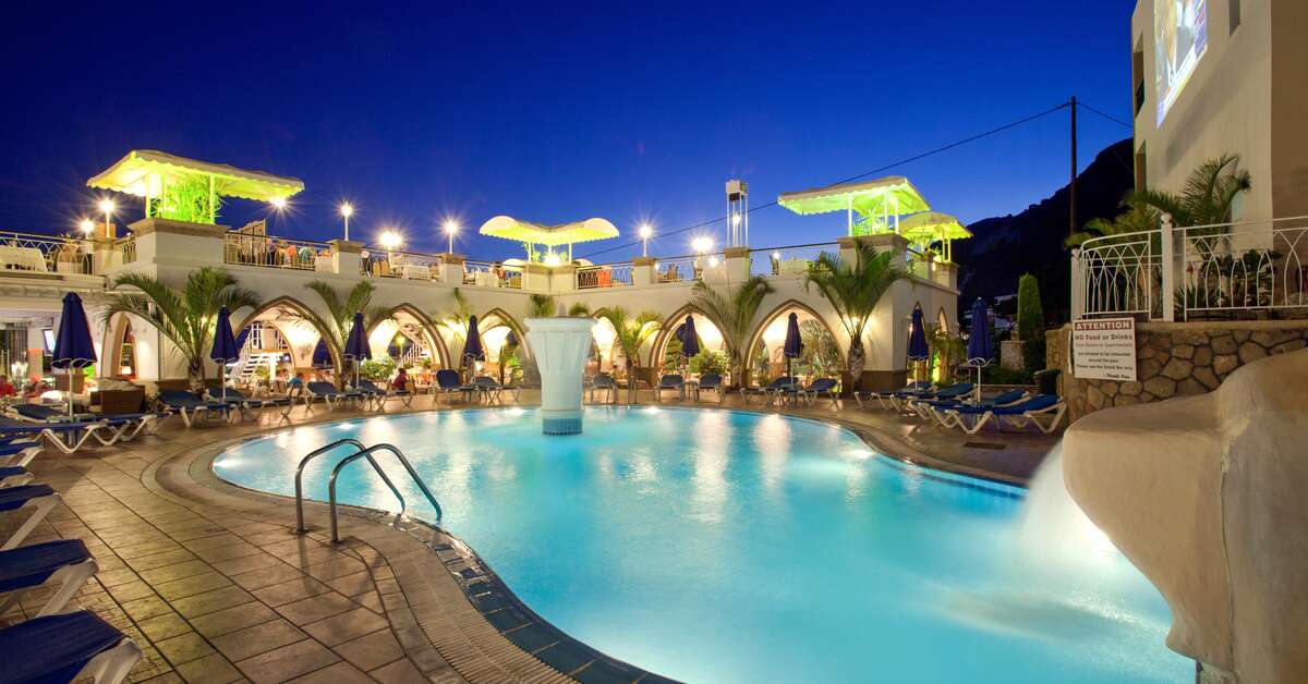 Een foto van het zwembad bij Pefkos Beach Hotel