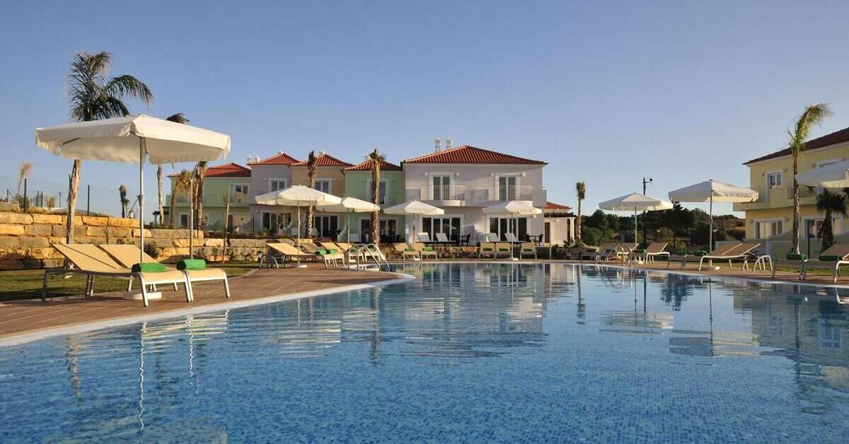 Ein Foto vom Pool im Eden Villas & Apartments