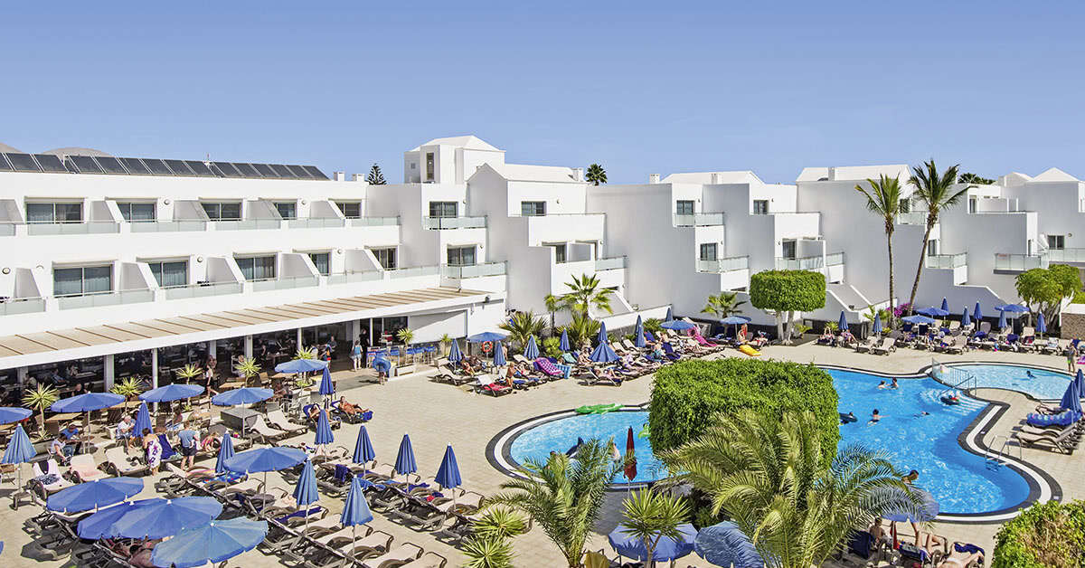 Een foto van het zwembad bij Lanzarote Village