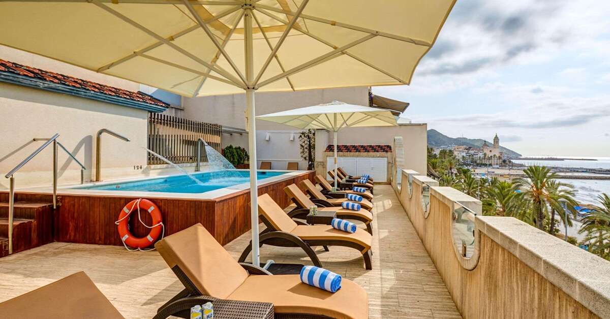 Een foto van het zwembad bij Sercotel Kalma Sitges