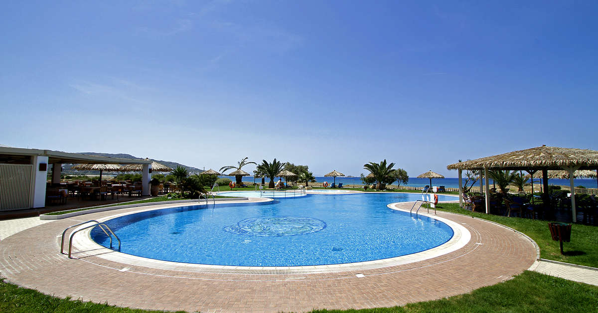 Een foto van het zwembad bij Plaza Beach Hotel