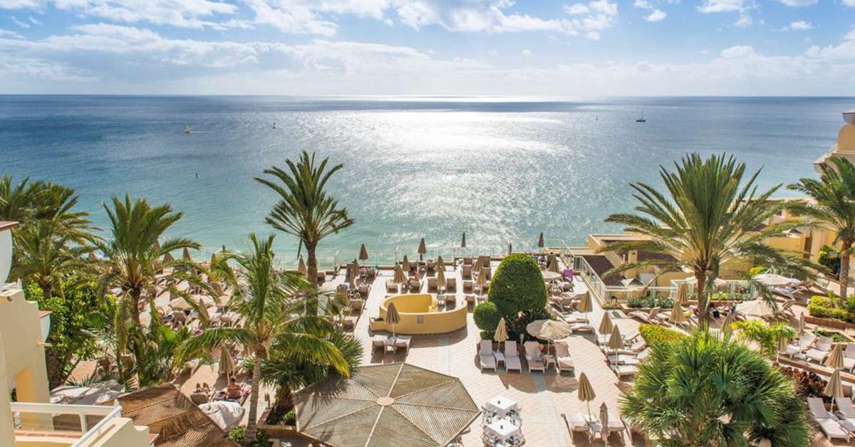 Een foto van het terras bij Riu Palace Jandia