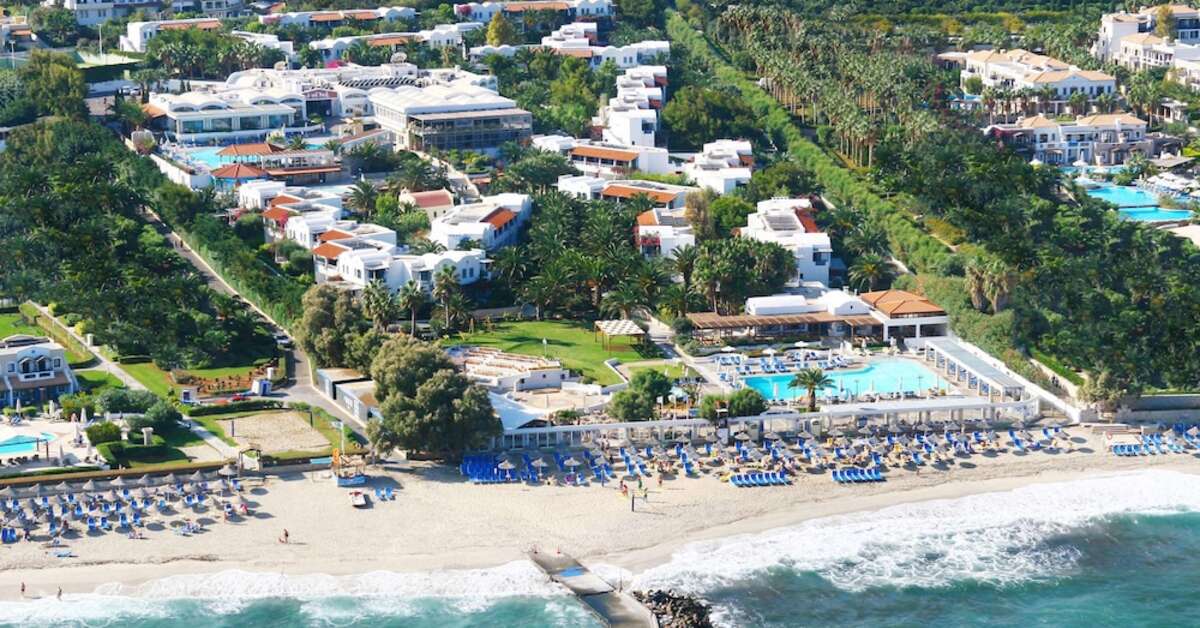 Een foto van het zwembad bij Annabelle Beach Resort