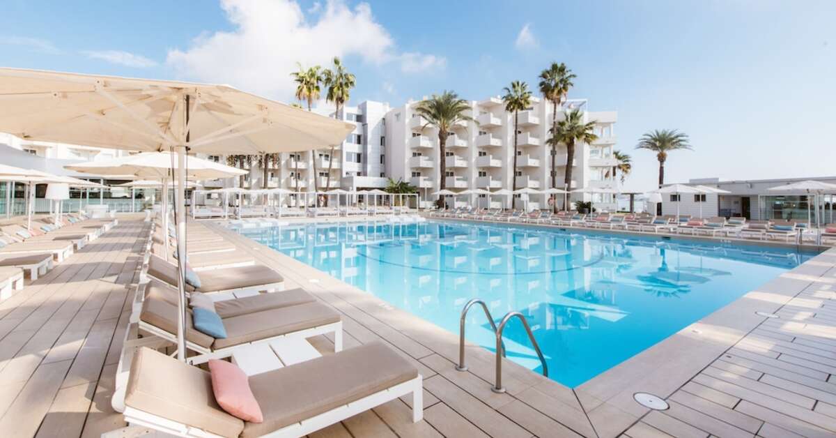 Een foto van het zwembad bij Hotel Garbi Ibiza & Spa