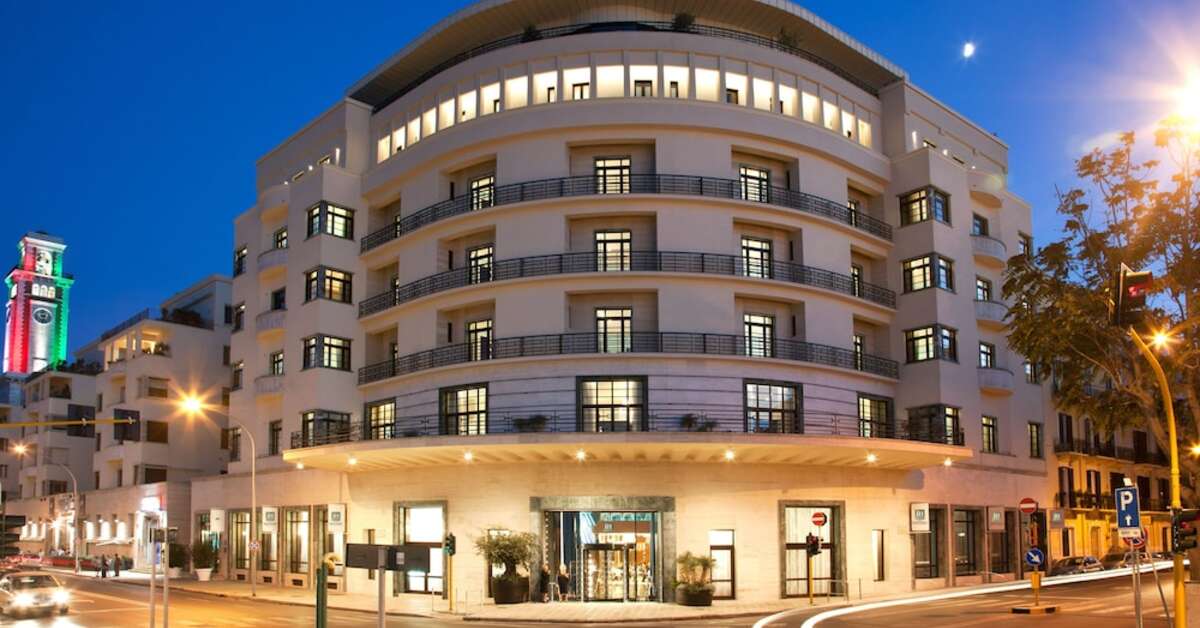 Een foto van de buitenkant van JR Hotels Bari Grande Albergo delle Nazioni