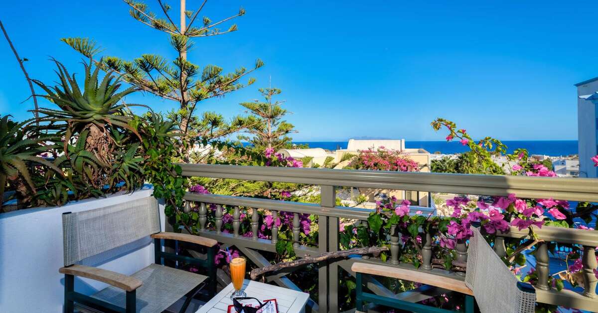 Een foto van het terras bij Hotel Zephyros