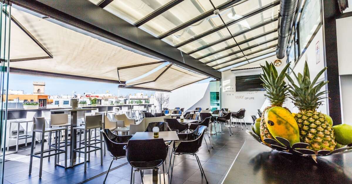 Een foto van het terras bij Patio de la Alameda
