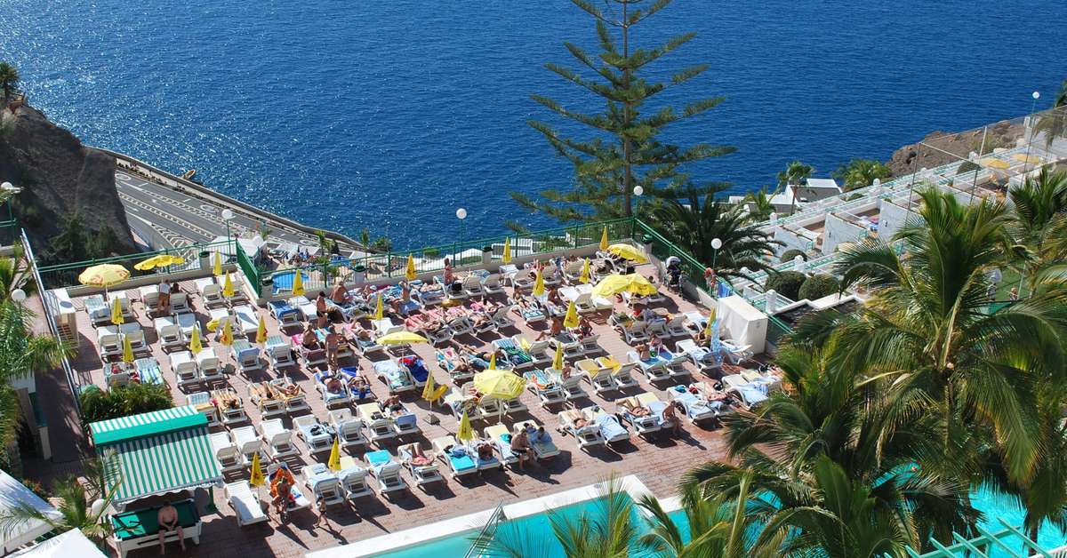 Een foto van het zwembad bij Altamar Hotel
