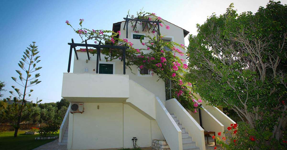 Een foto van de buitenkant van Sandy Beach Villas & Appartementen
