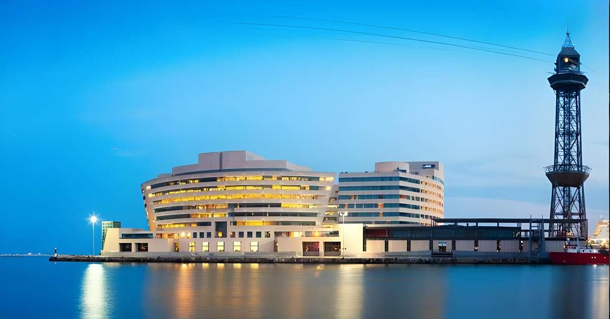 Een foto van de buitenkant van Eurostars Grand Marina Hotel