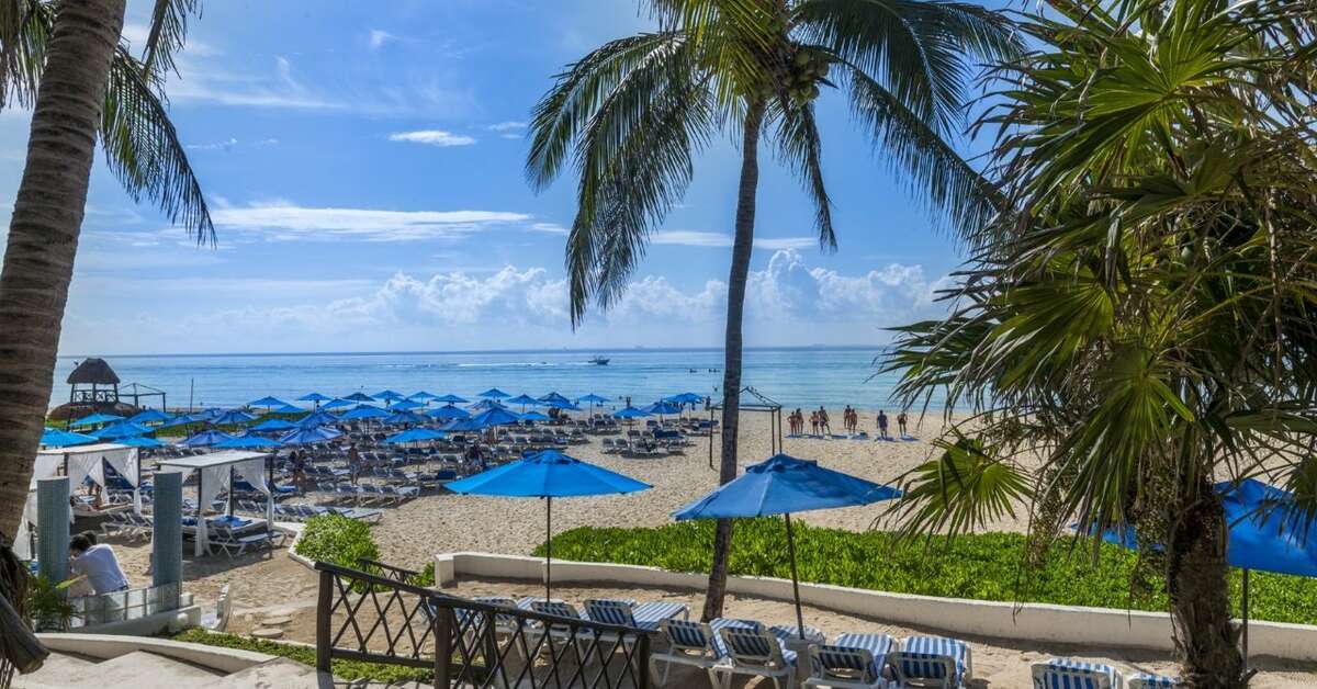 Een foto van het strand bij The Reef Playacar Resort