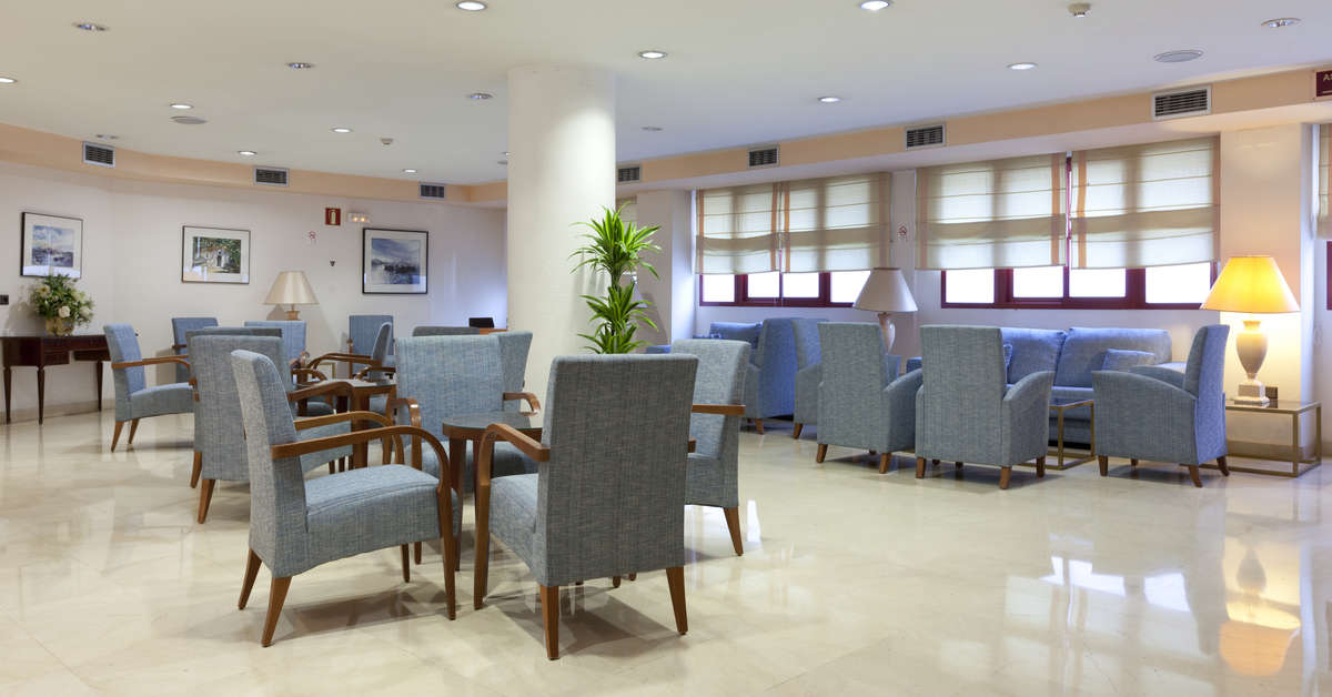 Een foto van het interieur van Senator Huelva Hotel