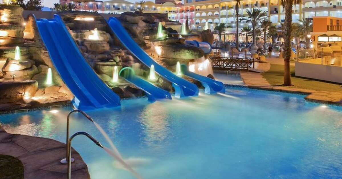 Een foto van het zwembad bij Mediterraneo Bay Hotel & Resort