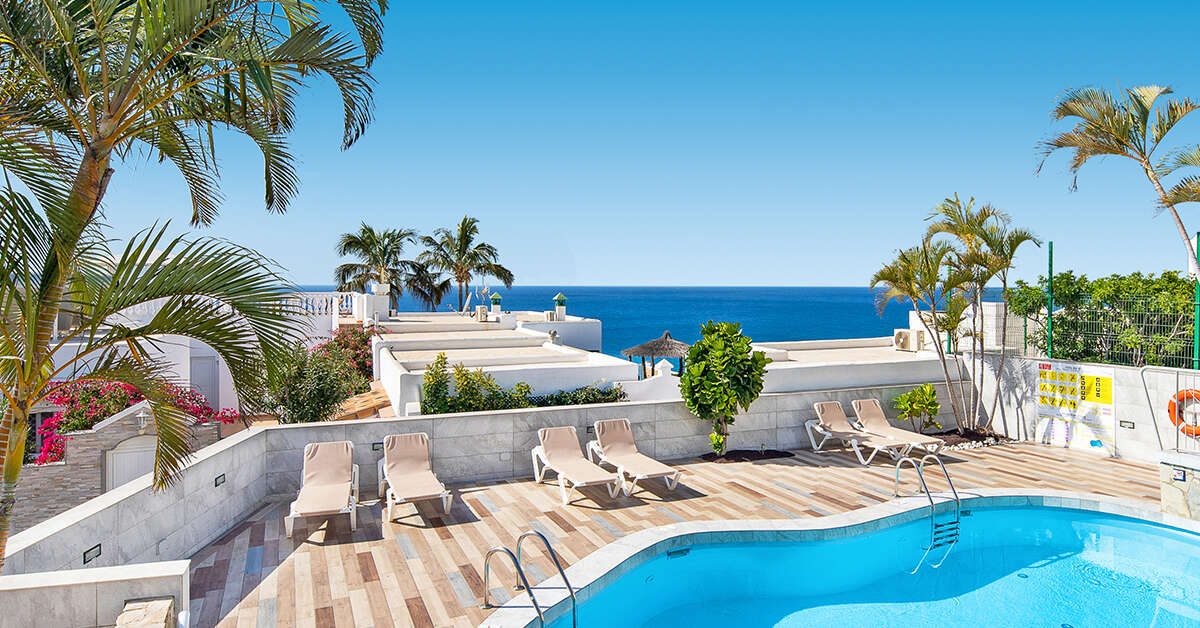 Ein Foto vom Pool im Apartments Livvo Garden & Sea Boutique Lodging