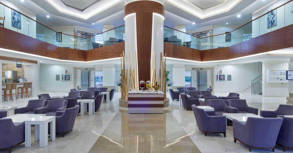 Een foto van het interieur van Green Bay Resort & Spa