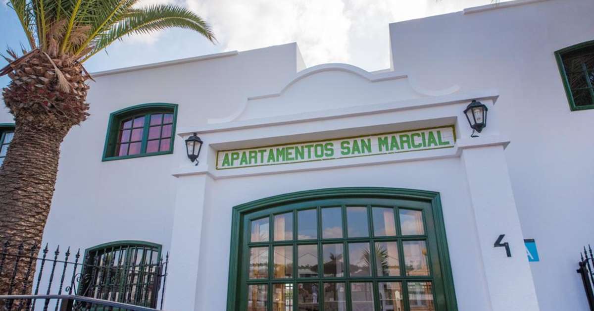 Een foto van de buitenkant van San Marcial Appartementen