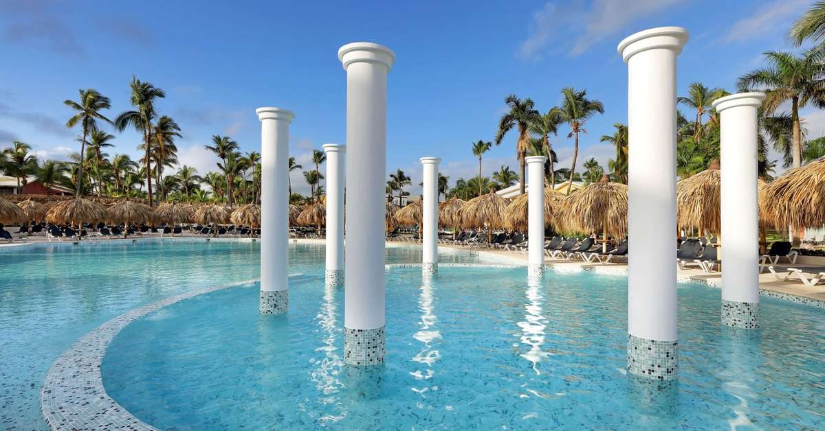 Een foto van het zwembad bij Grand Palladium Palace Resort Spa & Casino