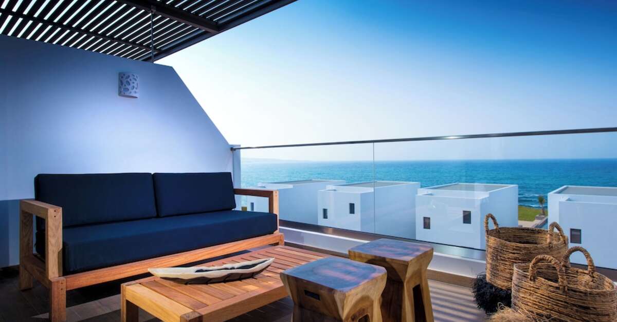 Een foto van het terras bij Abaton Island Resort & Spa