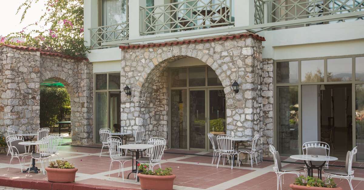 Een foto van het terras bij Hotel Marti La Perla