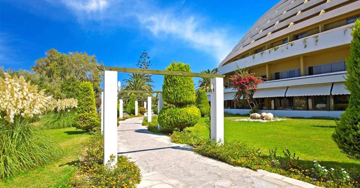 Een foto van de buitenkant van Hotel Evenia Olympic Palace